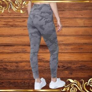 Mondetta Performance + Luxury Light Gray Camo Leggings Size XS With Pockets NWT